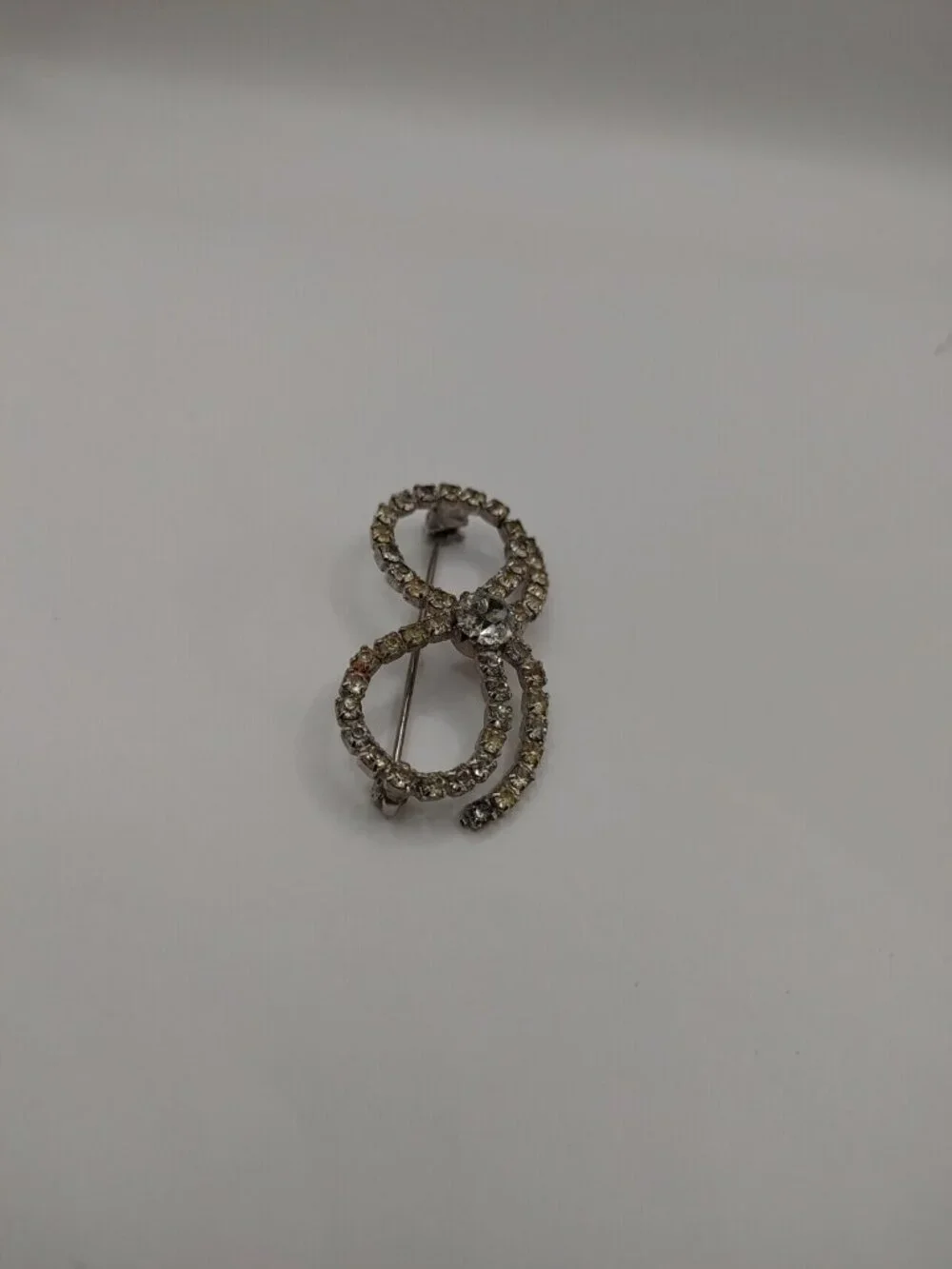 VTG BROOCH/PIN  Silver -Tone Bow CLEAR Rhinestones